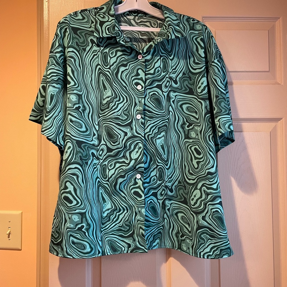SHEIN Green Patterned‎ Button-Up Shirt, Size M